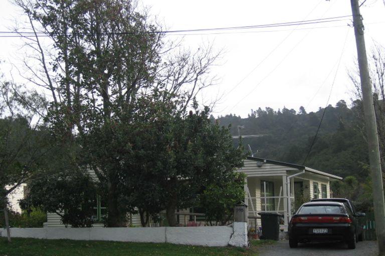 Photo of property in 398 Stokes Valley Road, Stokes Valley, Lower Hutt, 5019