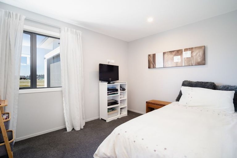 Photo of property in 2 Canal Place, Twizel, 7901