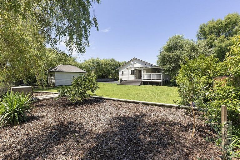 Photo of property in 74 Awaroa Road, Helensville, 0800