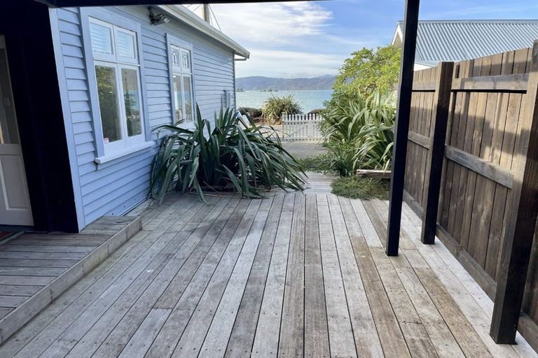 Photo of property in 170 Breaker Bay Road, Breaker Bay, Wellington, 6022