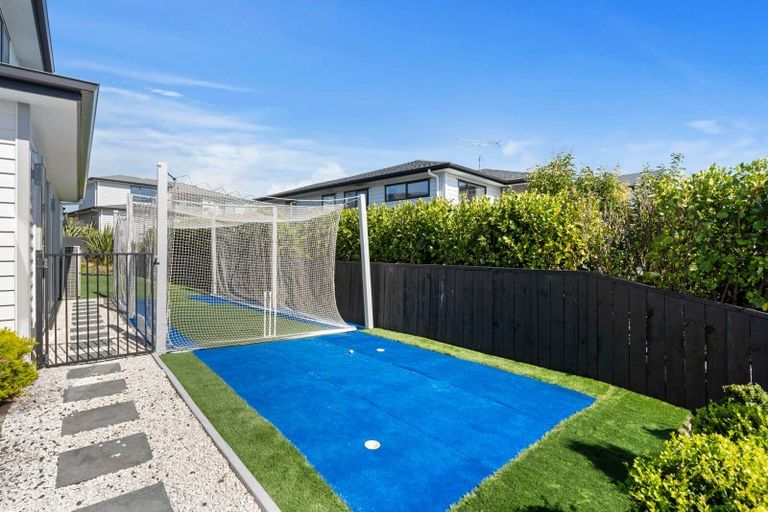 Photo of property in 13 Eastview Crescent, Stanmore Bay, Whangaparaoa, 0932