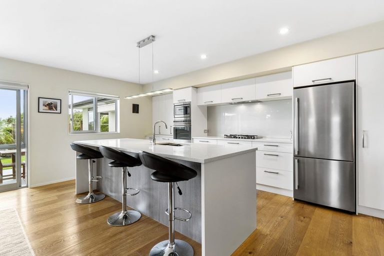 Photo of property in 31 Beachwood Drive, Hatfields Beach, Orewa, 0931