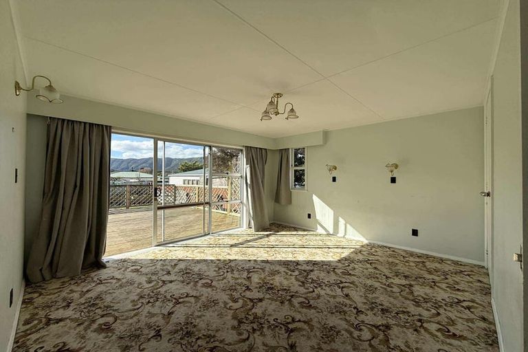 Photo of property in 120 Wainuiomata Road, Wainuiomata, Lower Hutt, 5014