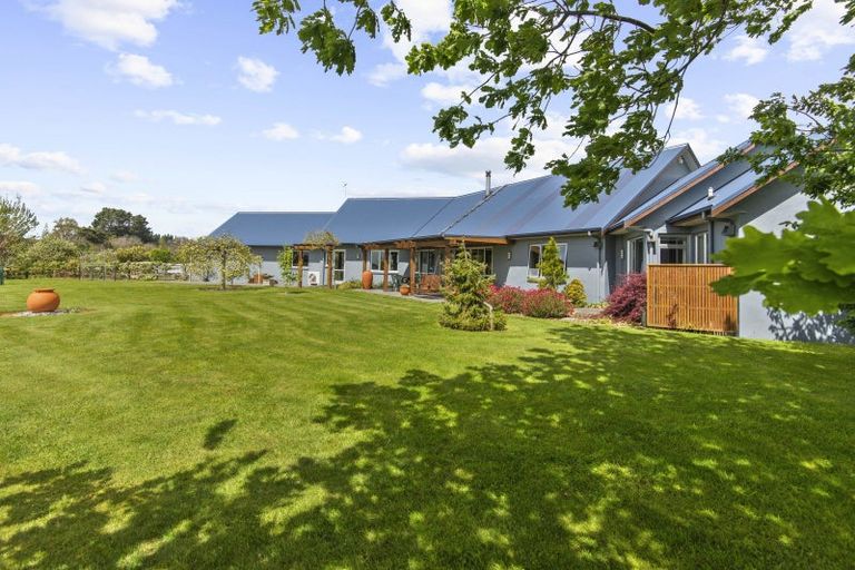 Photo of property in 9 Orakei Road, Kelvin Grove, Palmerston North, 4470