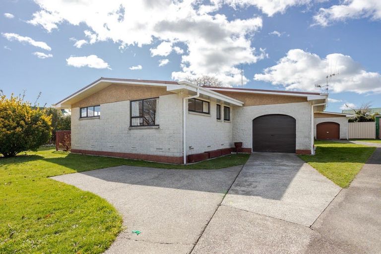 Photo of property in 9 Mcphee Street, Dannevirke, 4930