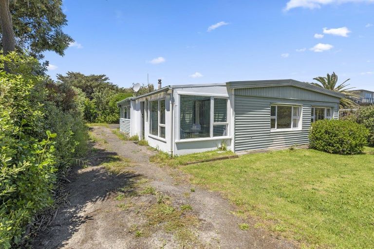 Photo of property in 26 Kent Avenue, Waitarere Beach, Levin, 5510