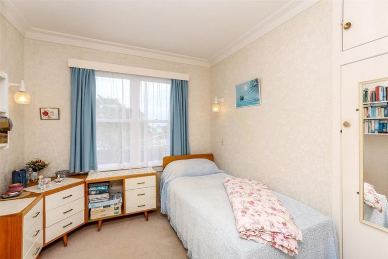 Photo of property in 8 Strandon Place, Strandon, New Plymouth, 4312