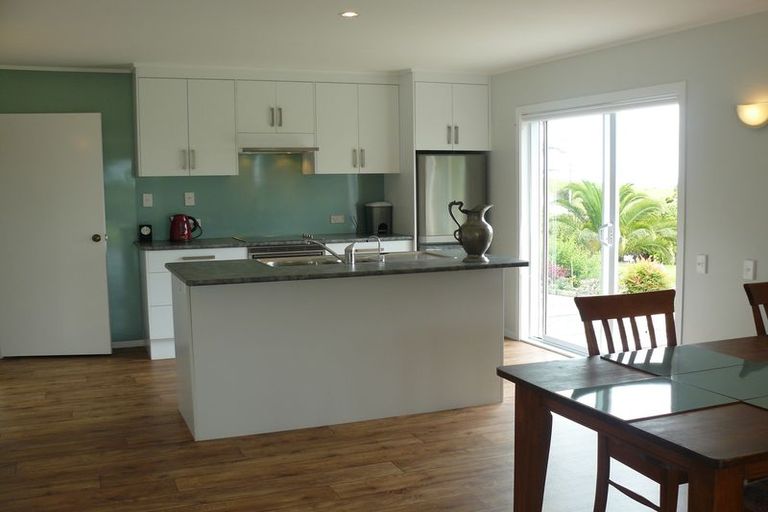 Photo of property in 5 Spicer Road, Cable Bay, 0420