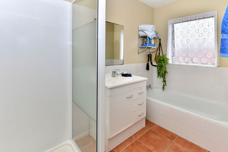 Photo of property in 2/13 Walter Strevens Drive, Conifer Grove, Takanini, 2112