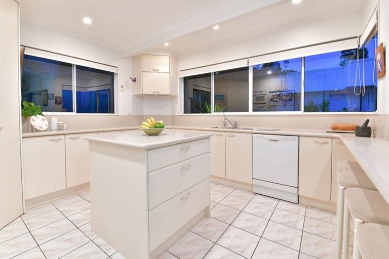 Photo of property in 7 Girrahween Drive, Totara Vale, Auckland, 0629