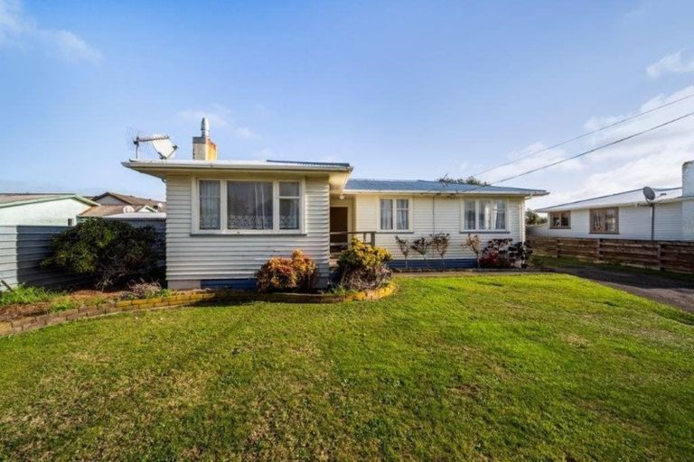 Photo of property in 53 Burns Street, Hawera, 4610