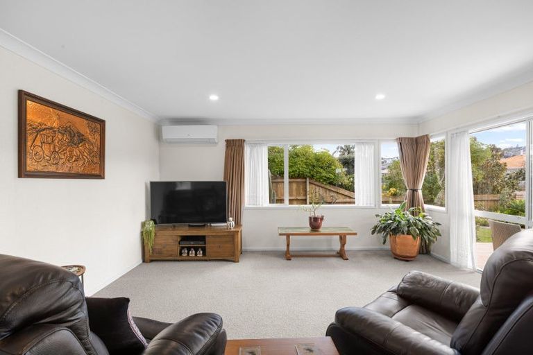 Photo of property in 2 Mcgowan Place, Orewa, 0931