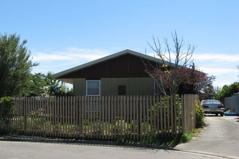Photo of property in 45 Bellingham Place, Avonhead, Christchurch, 8042