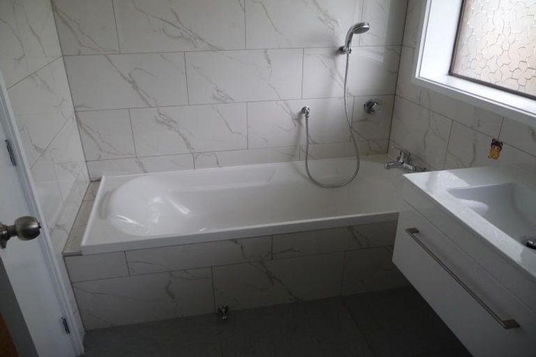 Photo of property in 2 Miraka Place, Birkenhead, Auckland, 0626