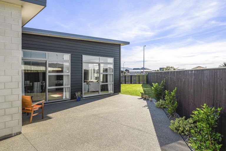 Photo of property in 37 Hudson Place, Paraparaumu, 5032