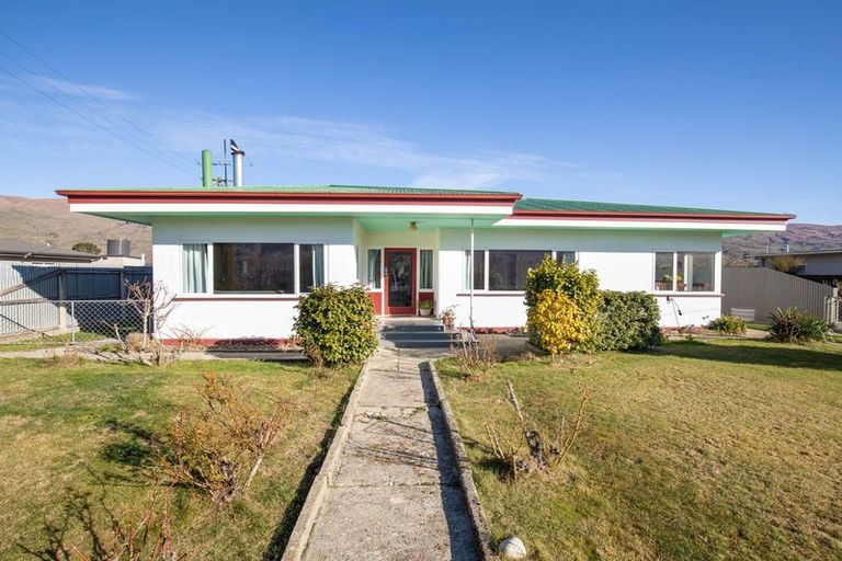 Photo of property in 301 Roxburgh Road East, Roxburgh East, Roxburgh, 9571
