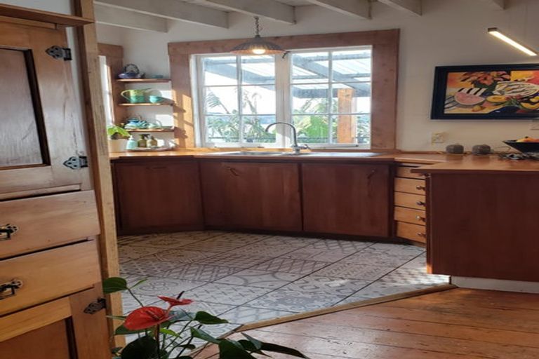 Photo of property in 102 Beach Road, Onerahi, Whangarei, 0110