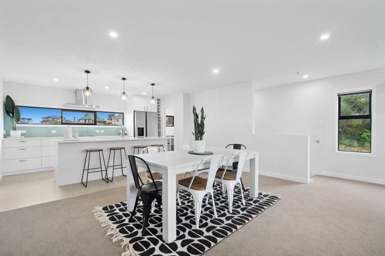 Photo of property in 15 Nanda Way, Khandallah, 6035