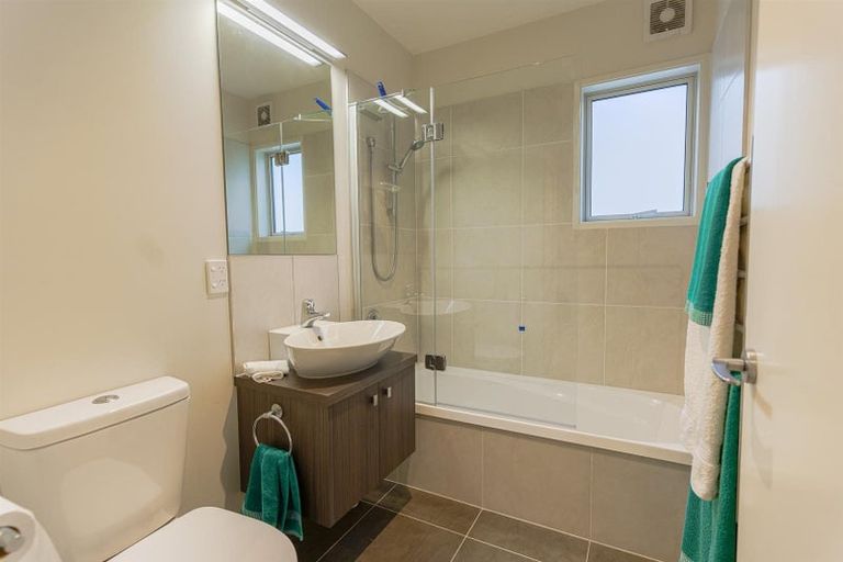 Photo of property in 19 The Brae, Mount Pleasant, Christchurch, 8081