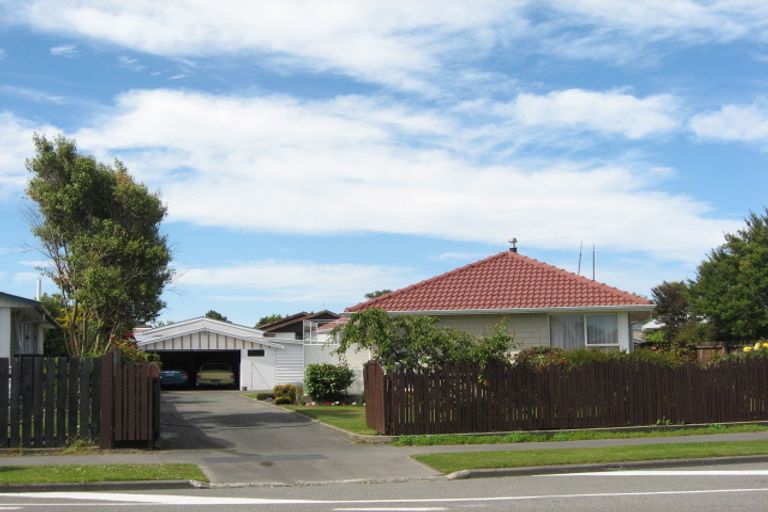 Photo of property in 14 Royal Park Drive, Parklands, Christchurch, 8083
