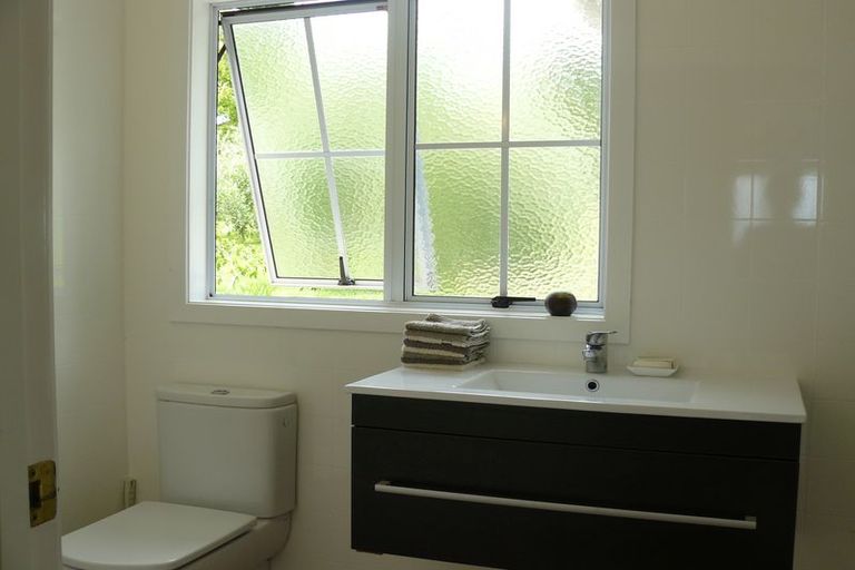 Photo of property in 5 Spicer Road, Cable Bay, 0420