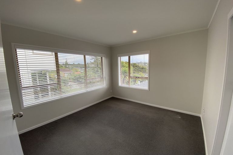 Photo of property in 1/32 Shanaway Rise, Hillcrest, Auckland, 0627