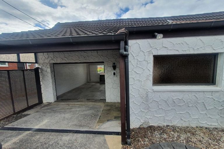 Photo of property in 1/177 Forrest Hill Road, Forrest Hill, Auckland, 0620