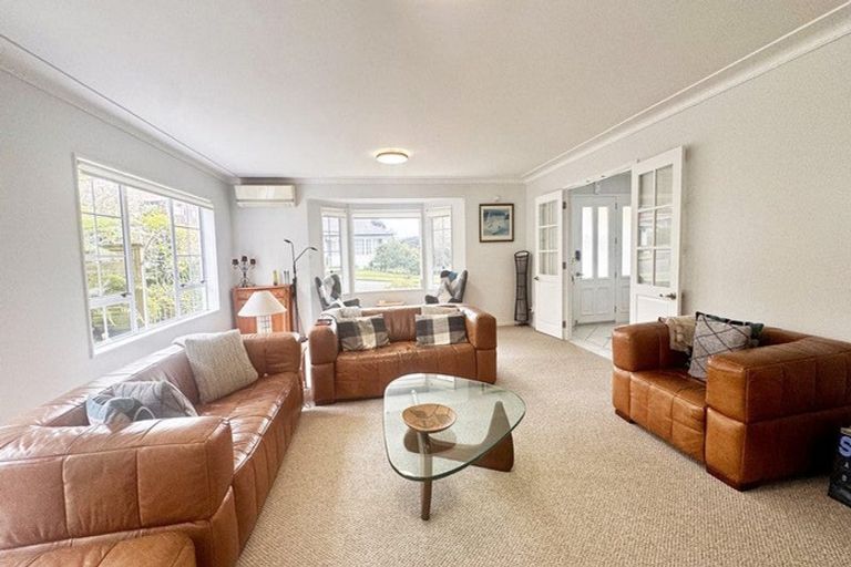 Photo of property in 19 Ravenstone Place, Chatswood, Auckland, 0626