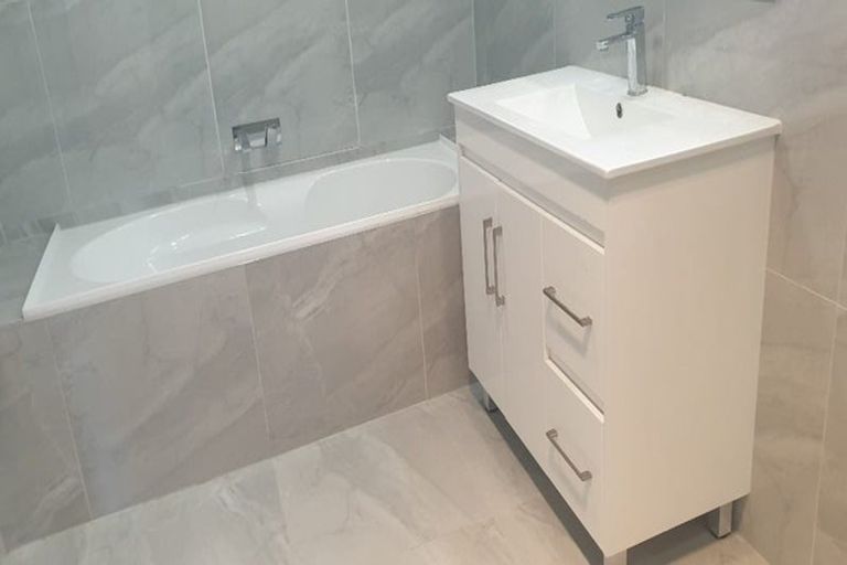 Photo of property in 18b Riverpark Crescent, Henderson, Auckland, 0610