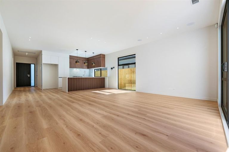 Photo of property in 28 Whakairo Crescent, Gulf Harbour, 0930