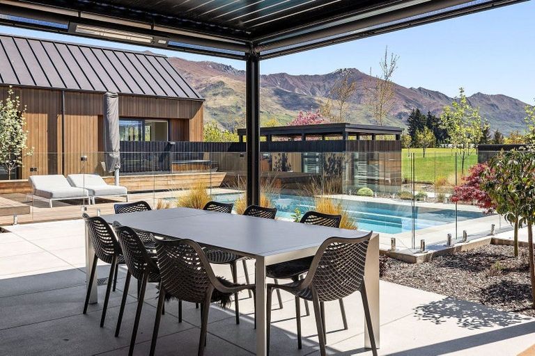 Photo of property in 14 Deans Drive, Wanaka, 9305