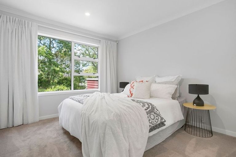 Photo of property in 1 Mchardy Place, Glenfield, Auckland, 0627