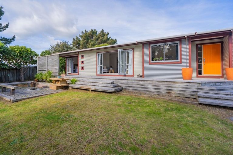 Photo of property in 52 Rutherford Drive, Waikanae Beach, Waikanae, 5036