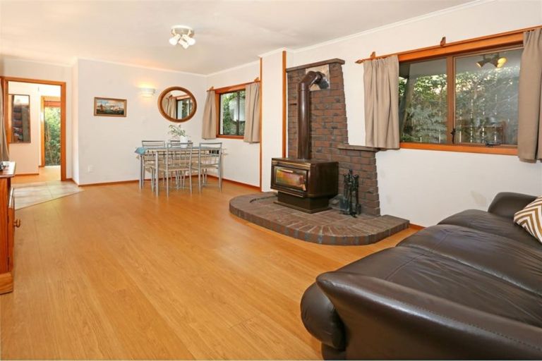 Photo of property in 91 Grassmere Road, Henderson Valley, Auckland, 0612