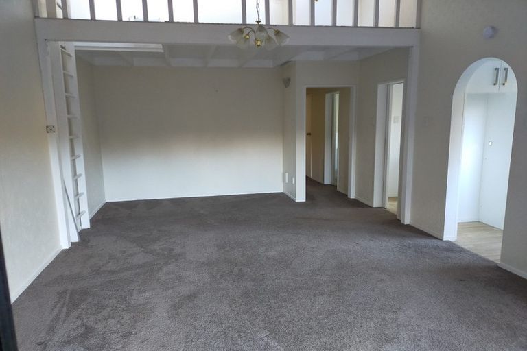 Photo of property in 2/92a Blue Mountains Road, Pinehaven, Upper Hutt, 5019