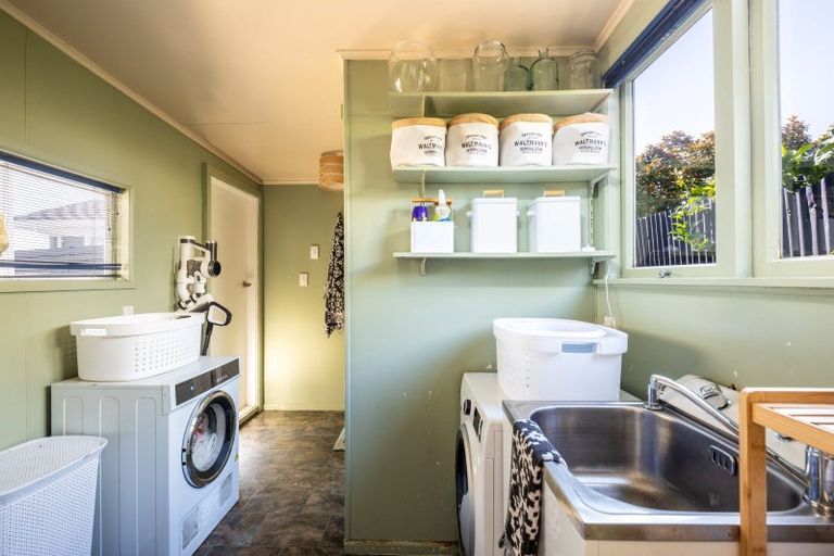 Photo of property in 17 Kowhai Street, Strandon, New Plymouth, 4312