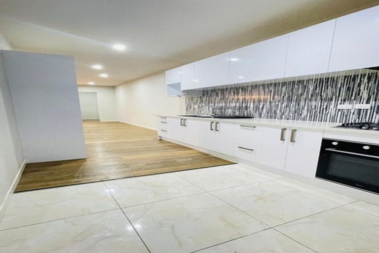 Photo of property in 23 Bartells Drive, Goodwood Heights, Auckland, 2105