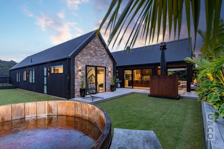 Photo of property in 1 Len Ireland Drive, Kumeu, 0810