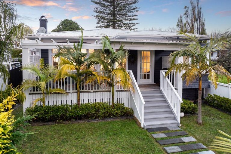 Photo of property in 35 William Denny Avenue, Westmere, Auckland, 1022