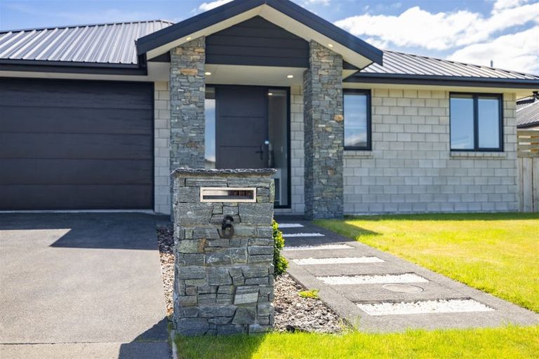 Photo of property in 6 Bryden Place, Halswell, Christchurch, 8025