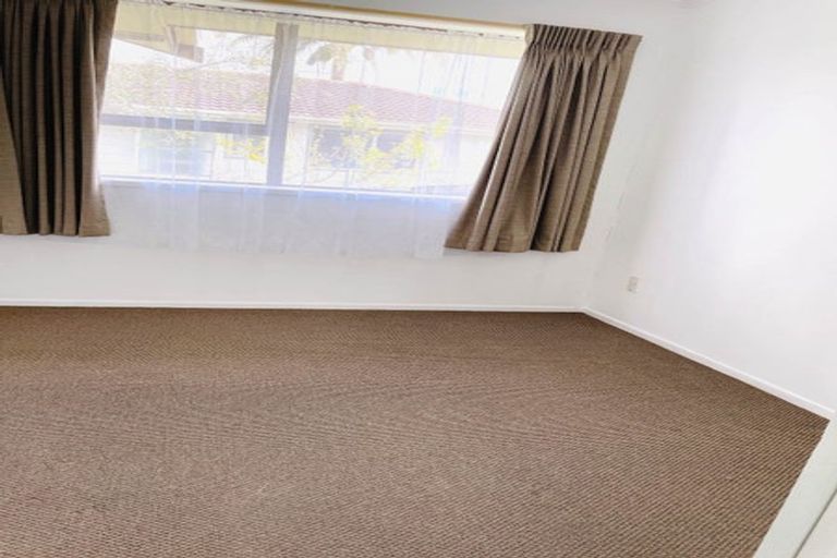 Photo of property in 18 Lewisham Street, Highland Park, Auckland, 2010