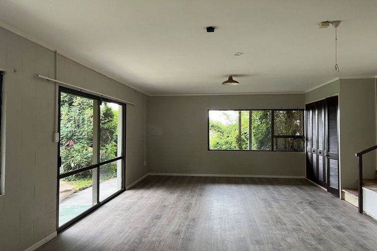 Photo of property in 61 Lyons Avenue, Murrays Bay, Auckland, 0630