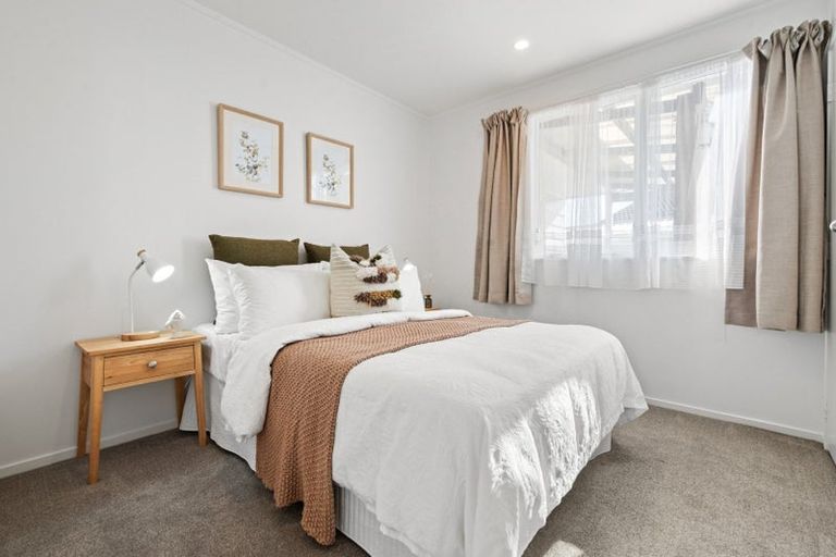 Photo of property in 1/5 Myna Place, Weymouth, Auckland, 2103