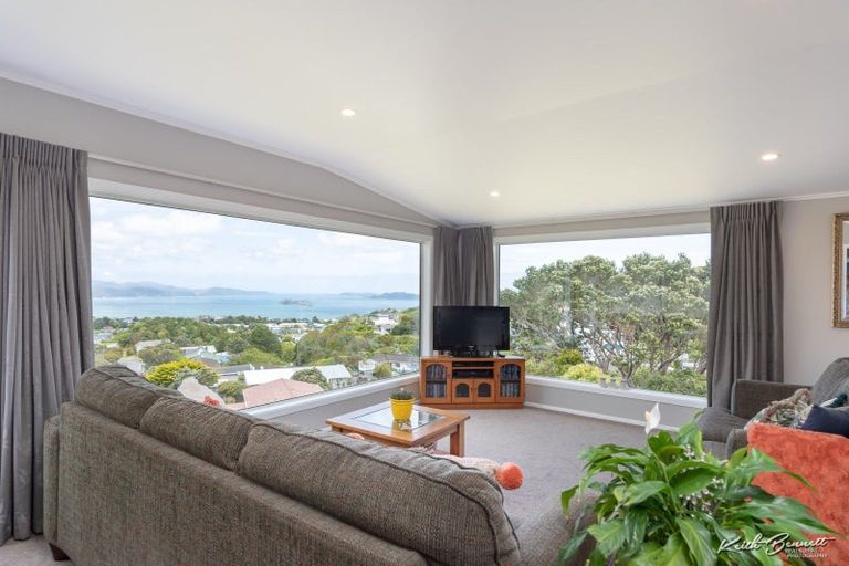 Photo of property in 39 Oakleigh Street, Maungaraki, Lower Hutt, 5010