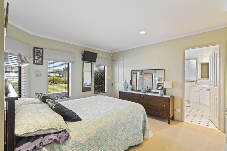 Photo of property in 6 Royal Heights, Glen Avon, New Plymouth, 4312