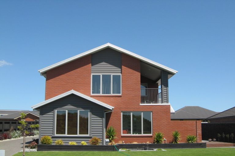 Photo of property in 94 Willowview Drive, Redwood, Christchurch, 8051