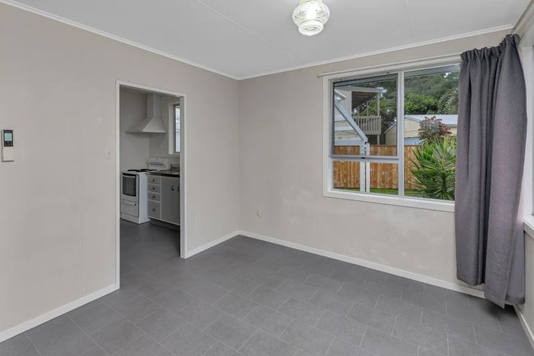 Photo of property in 10 Gannet Place, One Tree Point, 0118