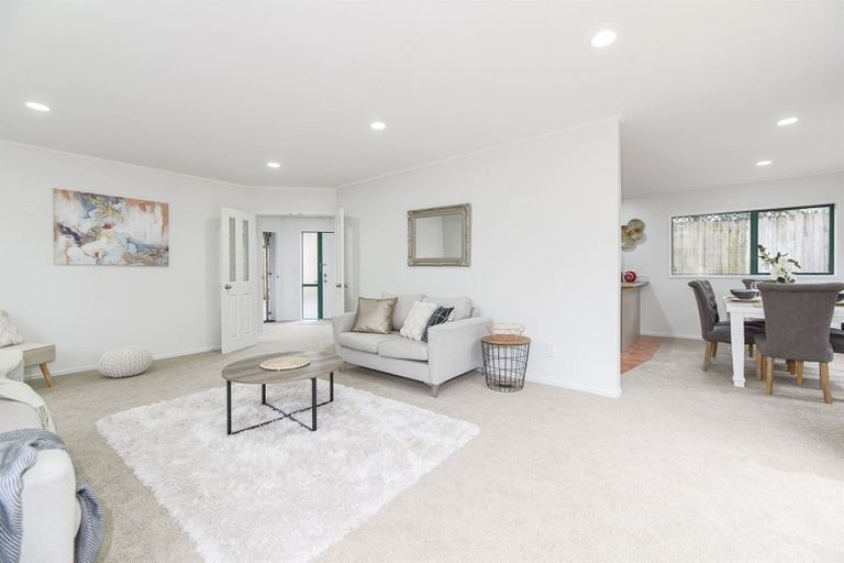 Photo of property in 1/62 Weldene Avenue, Glenfield, Auckland, 0629