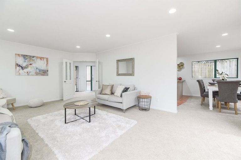 Photo of property in 1/62 Weldene Avenue, Glenfield, Auckland, 0629