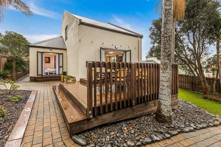Photo of property in 5 View Ridge Drive, Ranui, Auckland, 0612